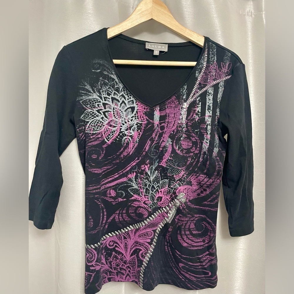 Laura - 3/4 Sleeve V-Neck Print Tee